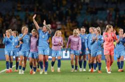 开云体育在线-安联队在英格兰足球比赛中赢得重要胜利