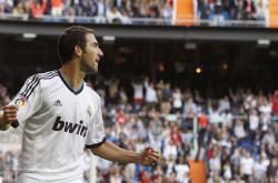 开云下载-若日尼奥的掌控艺术，英超争冠之夜，他用双脚写就中场哲学