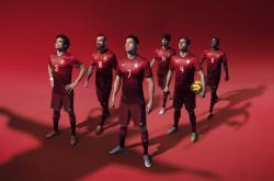 开云体育入口-年度焦点之战，湖人铁血防守铸就经典，步行者进攻狂潮遭冰封