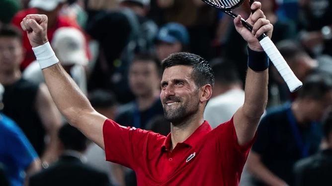 关于日本网球队鏖战法国网球队，德约科维奇关键制胜的信息