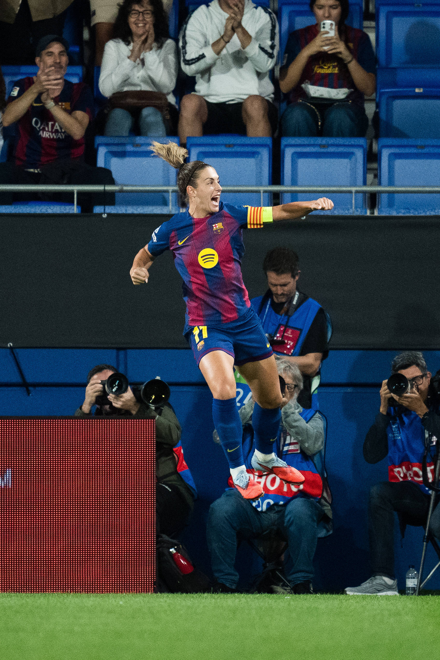 美好的竞技时刻，女子足球锦标赛首轮开幕的简单介绍