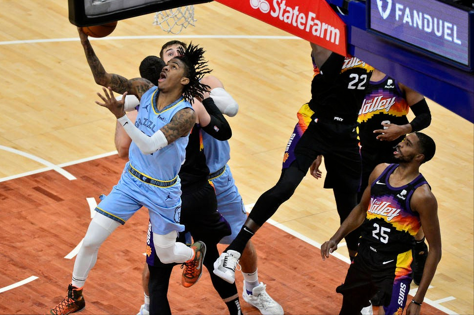 包含灰熊队高层人员变动，球队赛季之路蒙阴影的词条