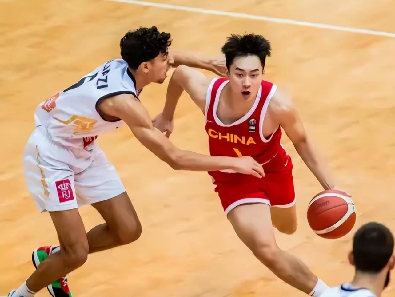 青年篮球新锐在比赛中崭露头角 青年篮球新锐在比赛中崭露头角