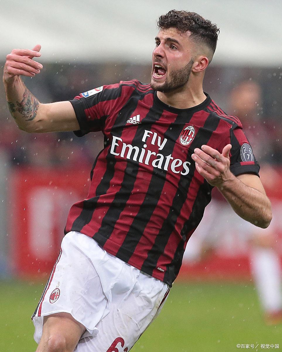 AC米兰遭遇惨败,联赛表现出现波动 AC米兰遭遇惨败,联赛表现出现波动