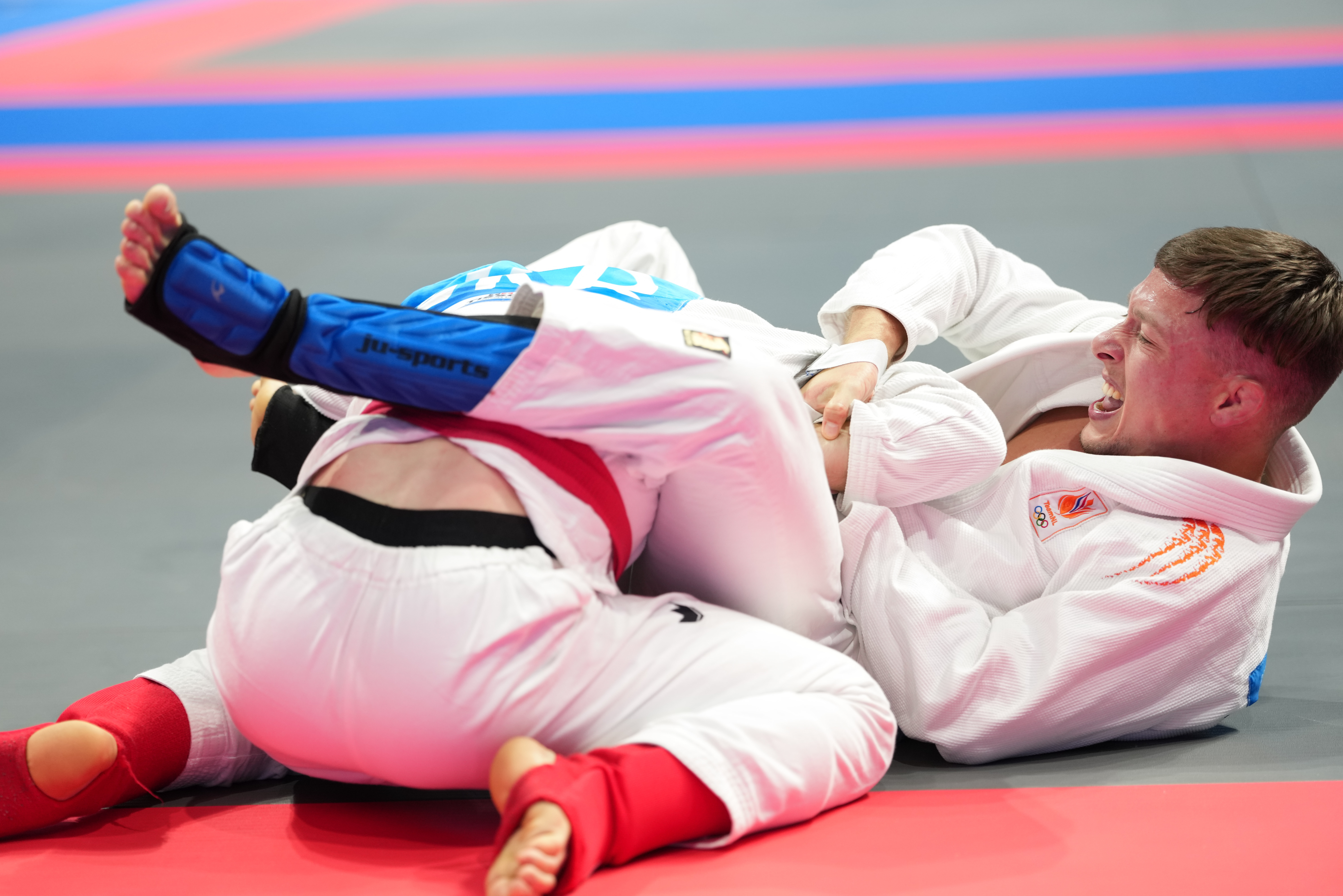 柔道比赛人气爆棚,选手奋力拼搏争取胜利的简单介绍 柔道比赛人气爆棚,选手奋力拼搏争取胜利的简单介绍