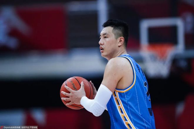 巴士克茨闪耀，帮助球队赢得关键胜利的简单介绍