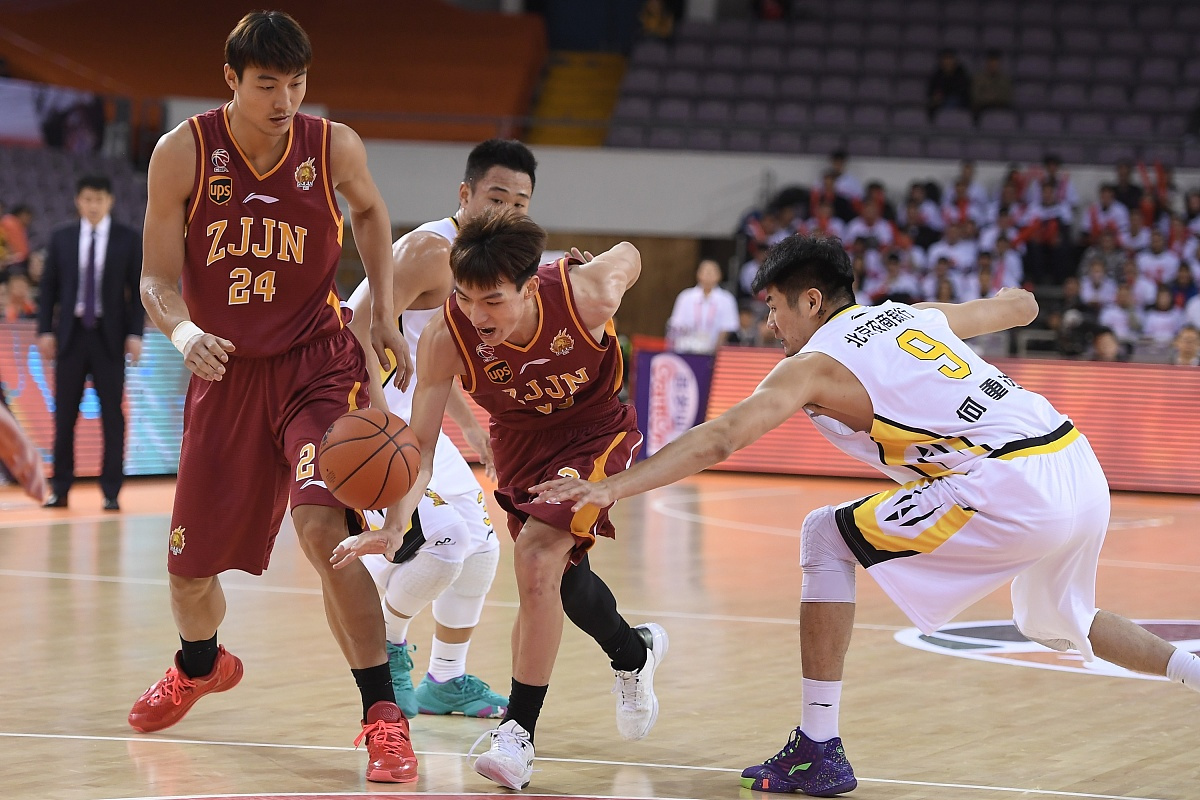 新疆男篮兢兢业业，积极备战赛季的简单介绍