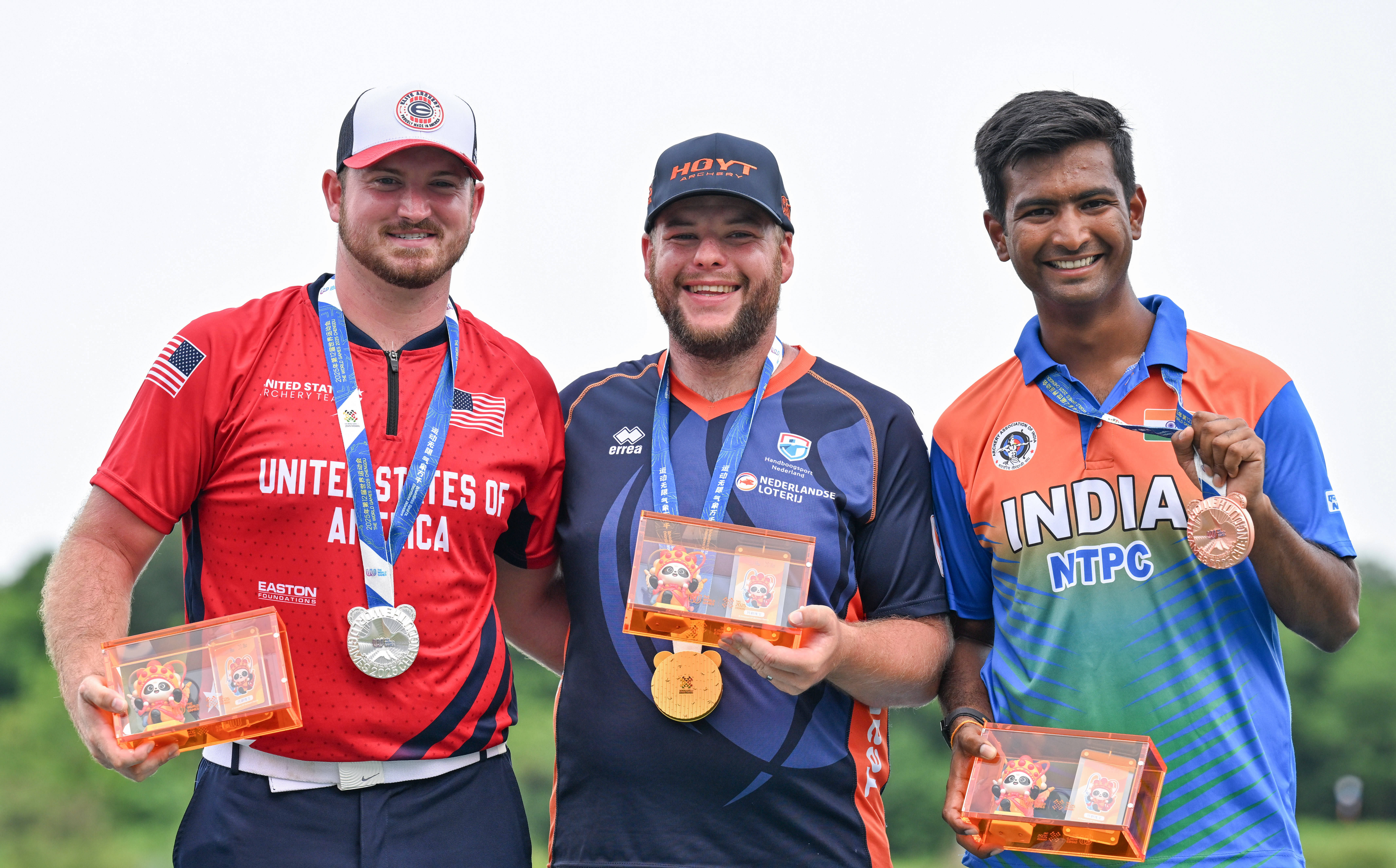 世界级篮球赛事结束，荷兰队获胜