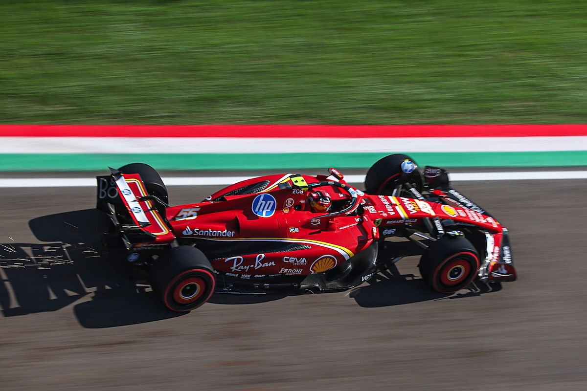 哈斯车队鏖战法拉利，塞恩斯点燃赛场的简单介绍