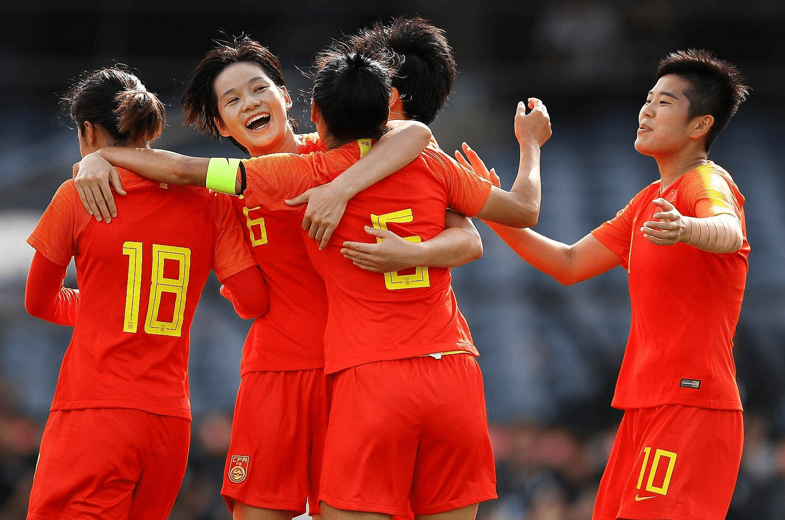 时刻备战:女足运动员全力以赴抢夺胜利的简单介绍 时刻备战:女足运动员全力以赴抢夺胜利的简单介绍