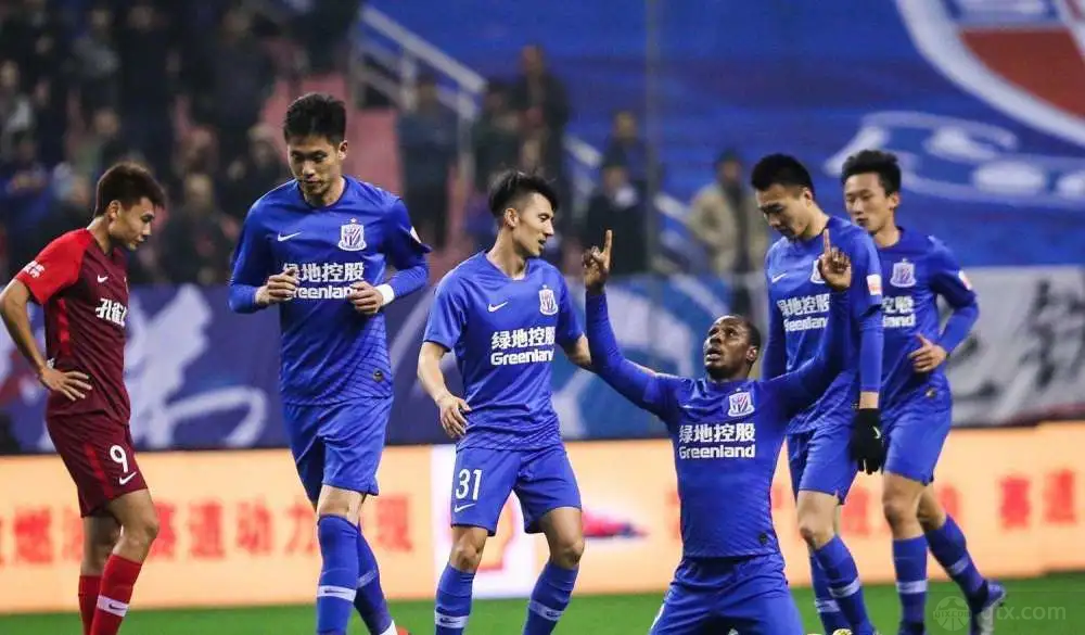 青岛队鏖战上海队，麦科勒姆带队取胜