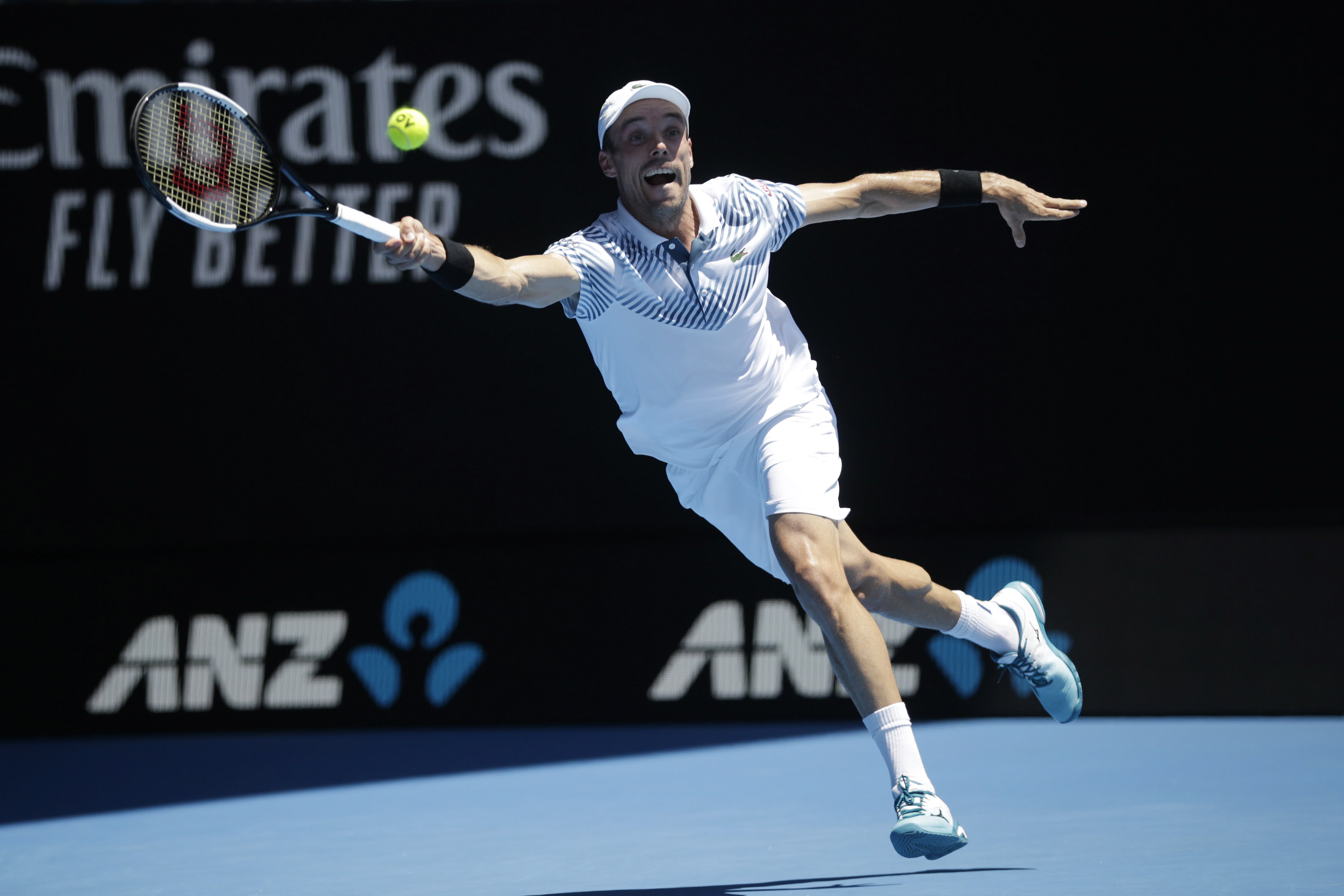 包含欧洲网球队轻取澳大利亚网球队，西西帕斯统治全场的词条