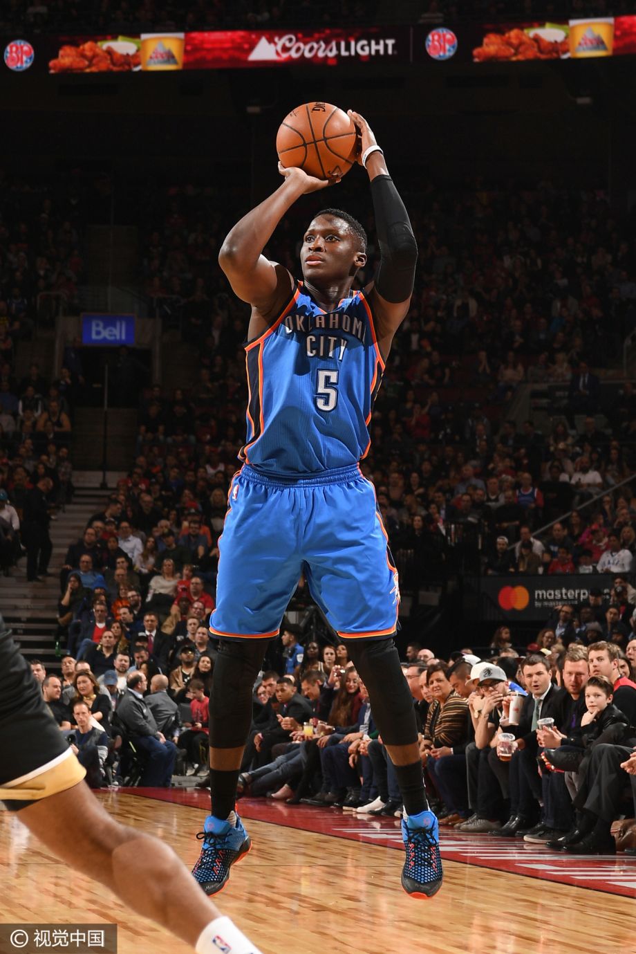 深圳队轻取雷霆，戈贝尔关键制胜