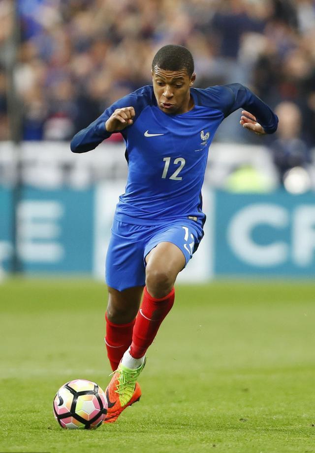 包含巴西女足队员因伤暂时离开训练的词条