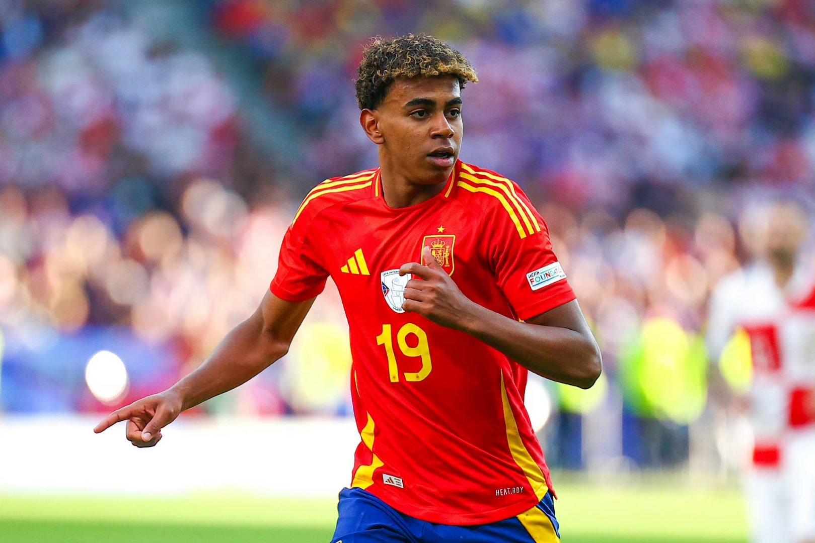 关于西班牙运动员抢眼亮相，收获赞誉和冠军的信息