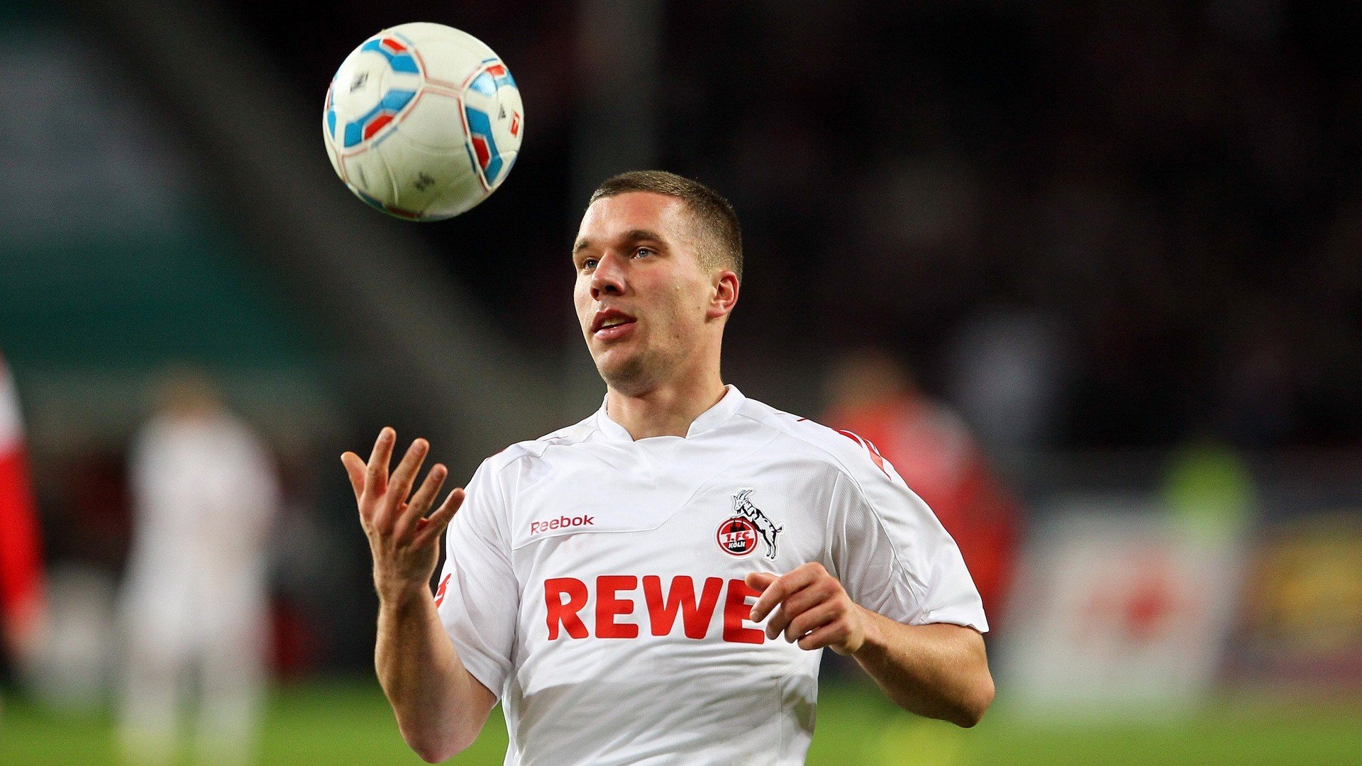 北欧寒流与巴伐利亚热浪,当芬兰击溃毕尔巴鄂,穆勒在德甲之巅接管比赛