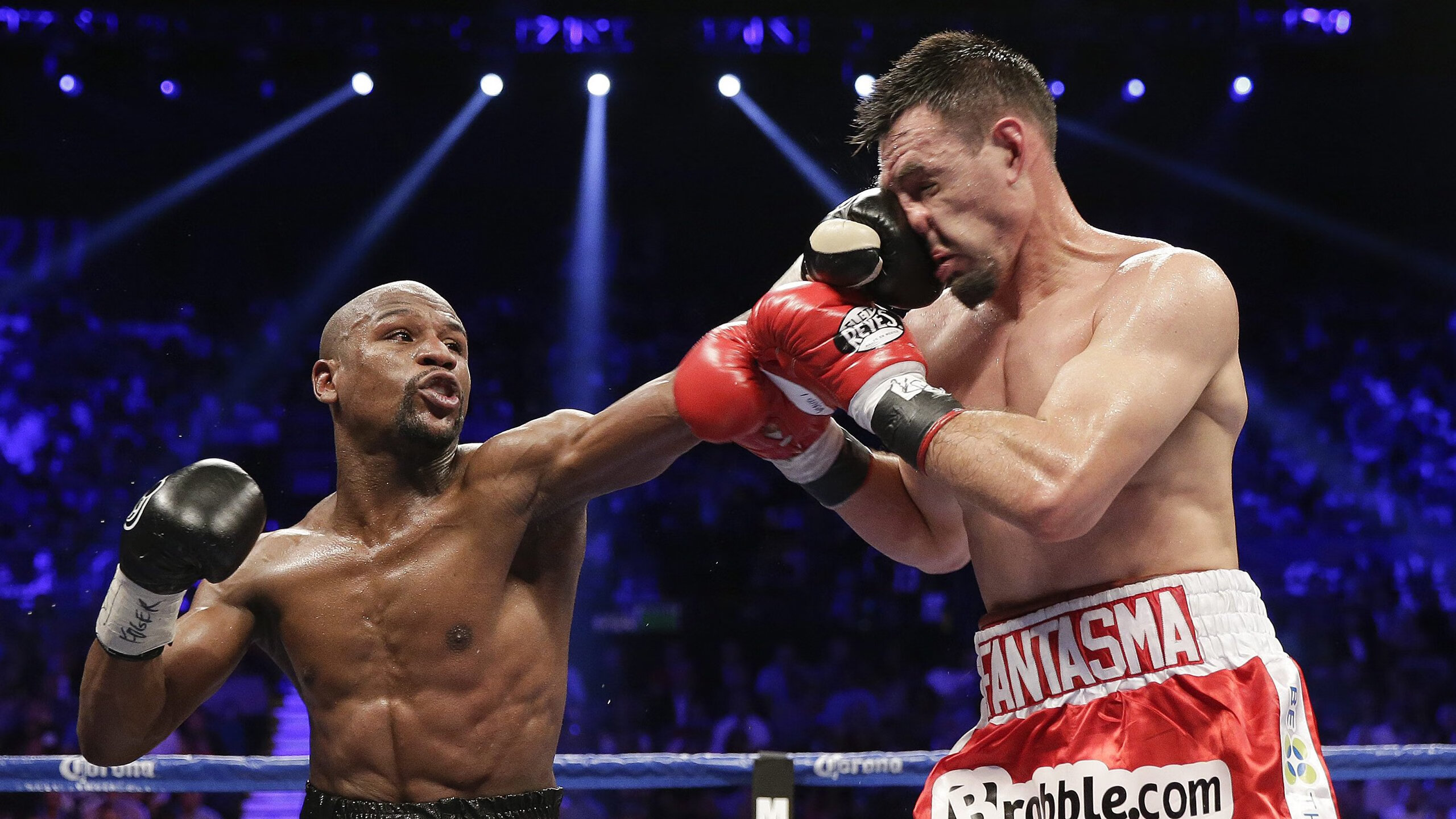 赛道与球场的双重奏,F1揭幕战悬念与篮网碾压背后的竞技哲学