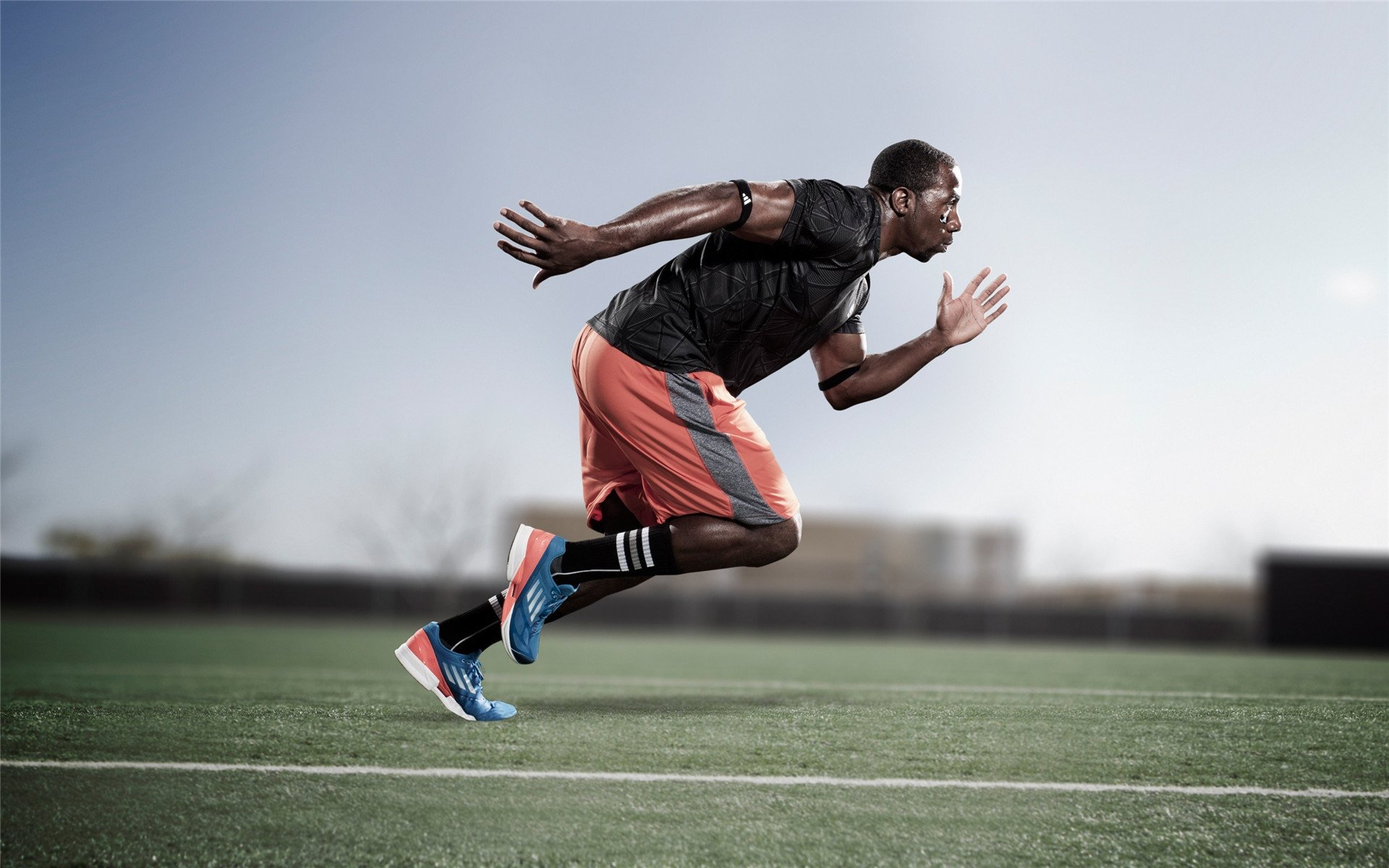 老鹰展翅撕裂王权，拉梅洛·鲍尔关键先生之名响彻联盟